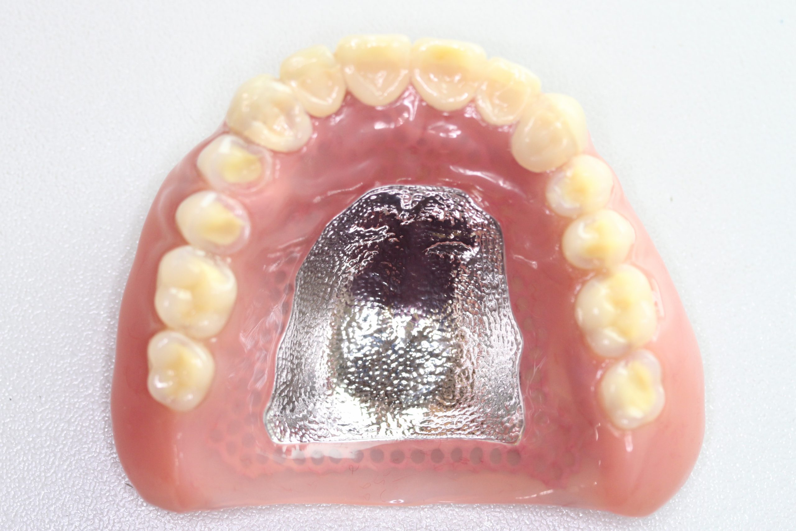 入れ歯の上あごの土台を削ることはできますか？